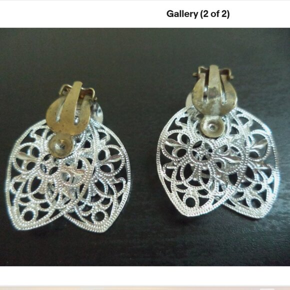 VINTAGE ESTATE PEARL FLORAL SILVER TONE CLIP EARRINGS 1975 - Picture 2 of 2